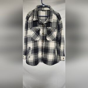 Womesn Black and White Plaid Shacket